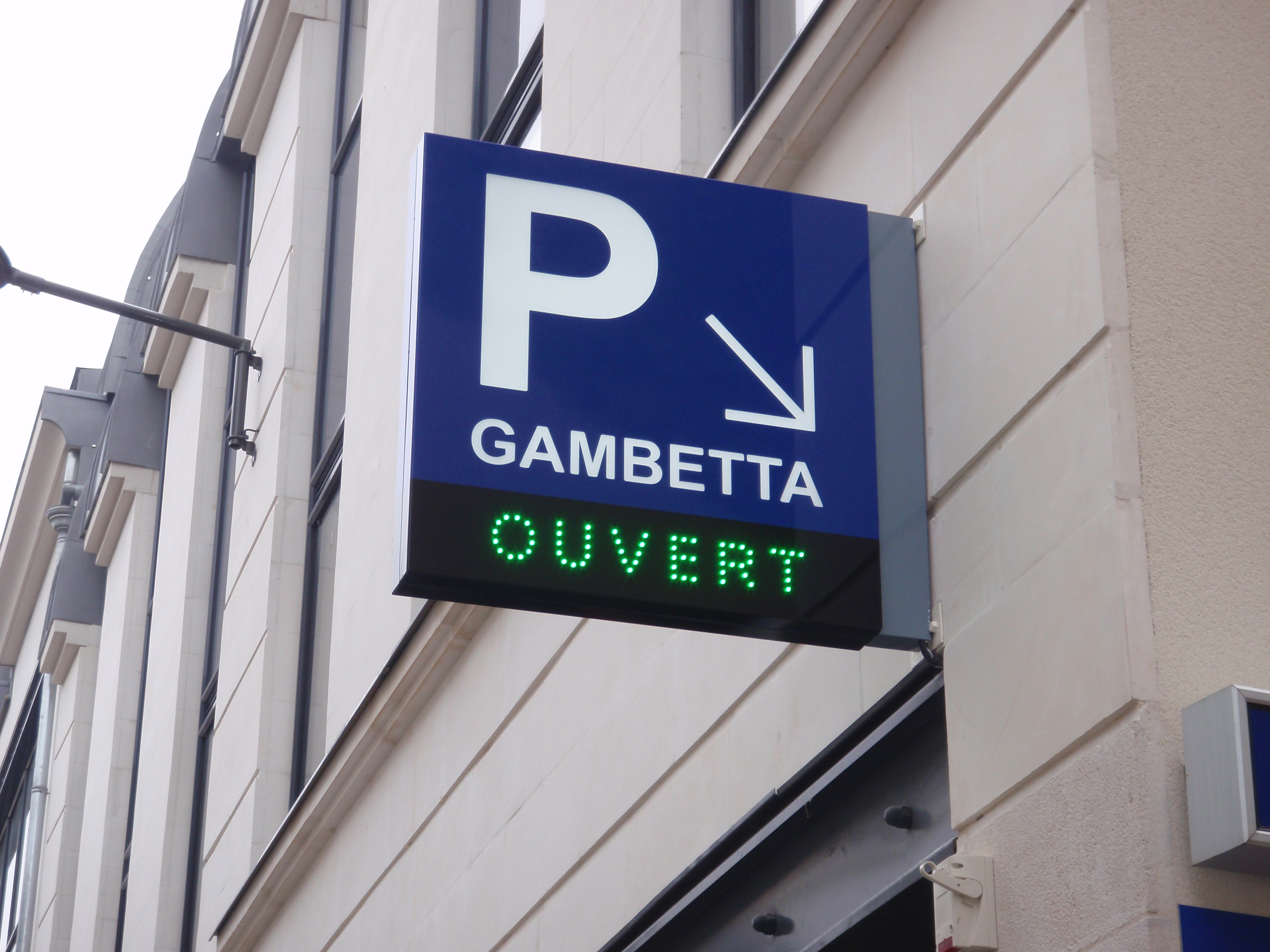 drapeau parking gambetta